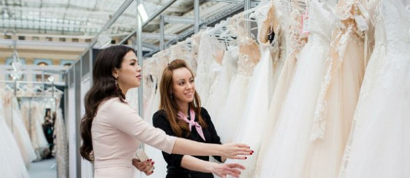 Светлана Абрамова выбирает свадебное платье