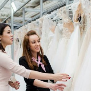 Светлана Абрамова выбирает свадебное платье